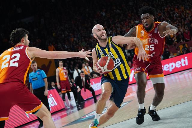 Basketbol derbisi Kanarya'nın! Fenerbahçe Beko, Galatasaray Nef'i deplasmanda mağlup etti