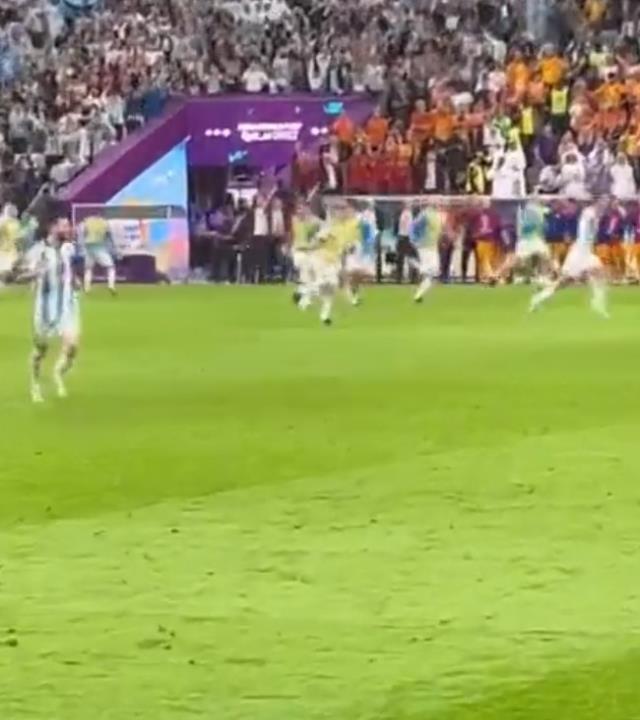 Dünya Kupası'ndaki zafer sonrası Messi, takım arkadaşlarının aksine bambaşka bir yere koştu