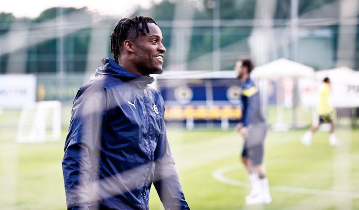 fenerbahcede batshuayi sevinci en erken donen belcikali 2