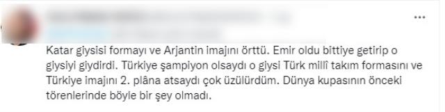 Sebebi ortaya çıktı! Herkes Dünya Kupası'nı kaldırmadan önce Messi'ye giydirilen kıyafeti konuşuyor