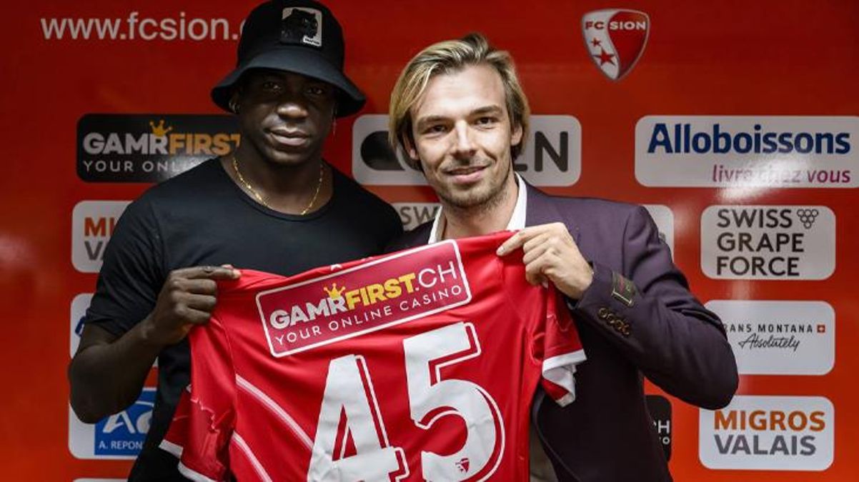 buyuk umutlarla transfer olmustu balotellinin formasini atese verdiler