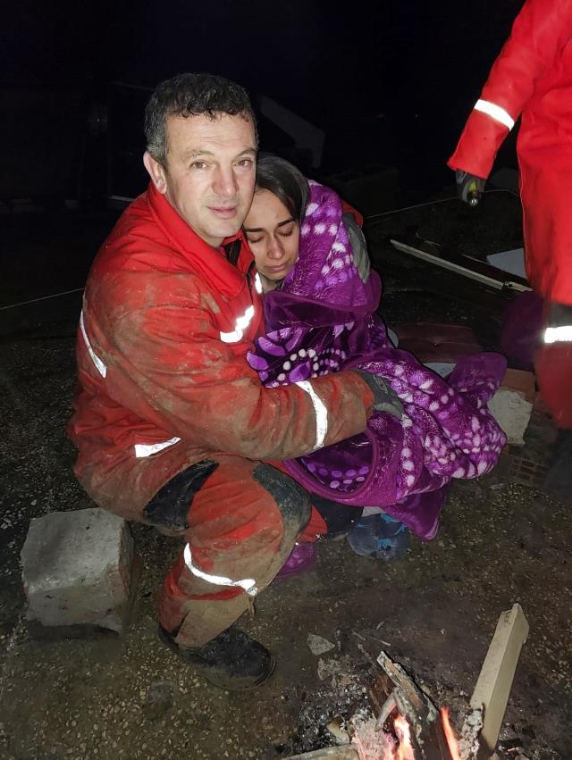 Depremden 30 saat sonra yüzleri güldüren gelişmeler