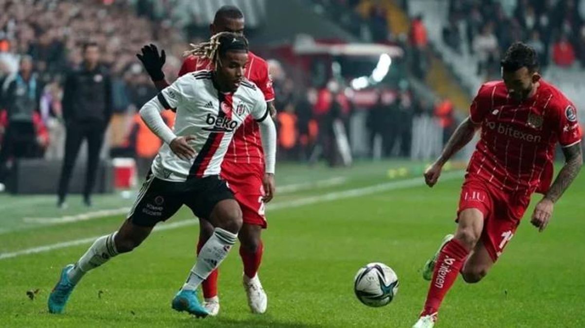 taraftarlar husrana ugradi ertelenen besiktas antalyaspor mucadelesinde 13 futbolcu forma giyemeyecek