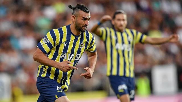 Teklif yapıldı! Fenerbahçe'nin yıldız futbolcusu takımdan ayrılıyor