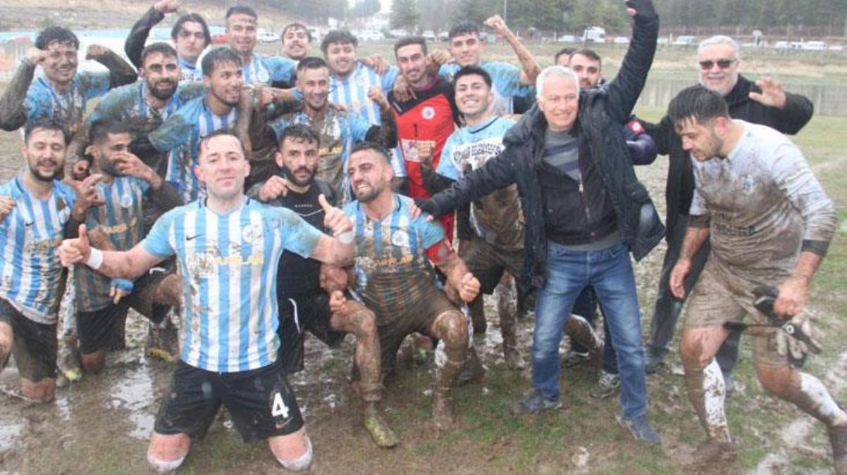 boyle sevinc gorulmedi beysehir belediyesporlu futbolcular sampiyonlugu camurlara yatarak kutladi