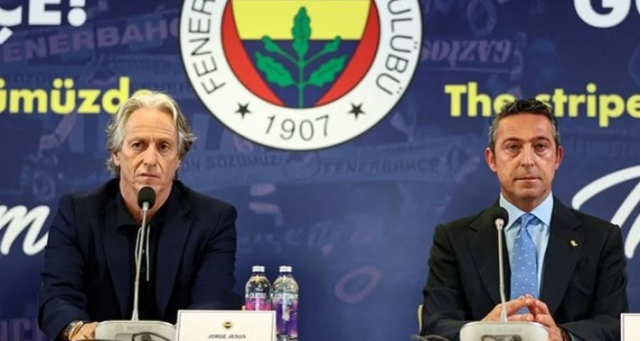 Ali Koç, Jorge Jesus ile toplantısı biter bitmez soluğu futbolcuların yanında aldı: Kaybedilmiş bir şey yok