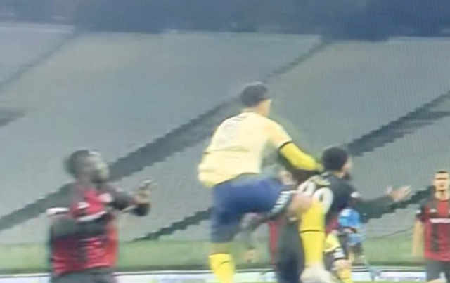 Fenerbahçeliler ayakta! İptal edilen gol taraftarı çıldırttı