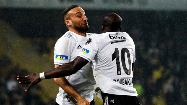 Son Dakika: Kadıköy'de tarihi zafer! Beşiktaş 10 kişi kaldığı derbide Fenerbahçe'yi geriden gelip 4-2 mağlup etti