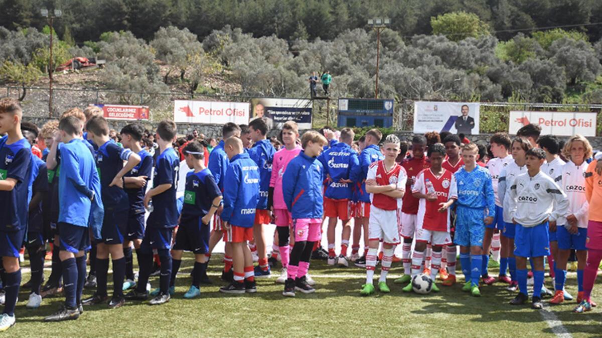 u12 izmir cupta gorkemli acilis