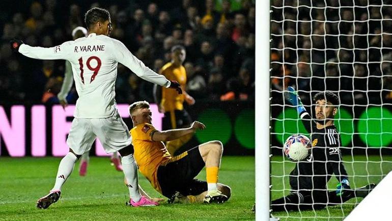 Newport County-Manchester United maçında Altay Bayındır ilk kez sahne aldı: Nihayet işbaşı yaptı